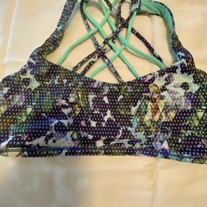 Lululemon sports bra small. No pads.